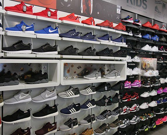 foot-locker-tiendas-el-triangle-1
